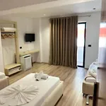 Vola Hotel 4*