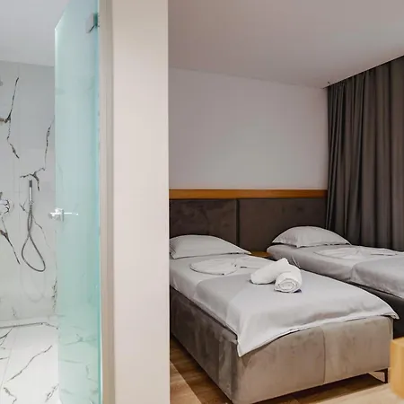 Vola Hotel 4*